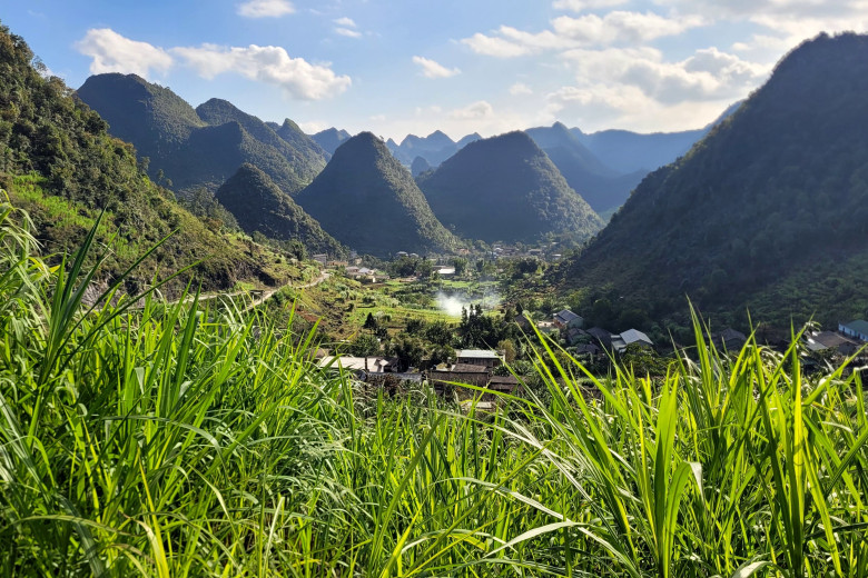 Ниньбинь — "речной Халонг" и привет из Гродно