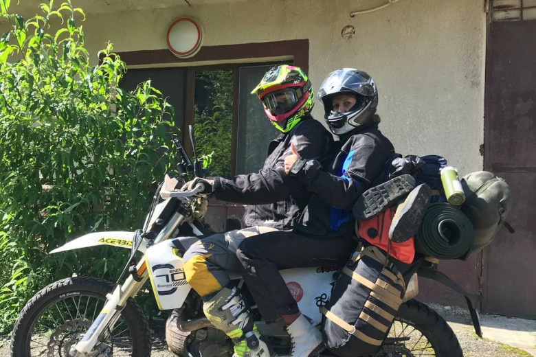 Husqvarna 701 с безрамочной системой сумок ZubrCase Duplex и пассажиром Husqvarna 701 с безрамочной системой сумок ZubrCase Duplex и пассажиром