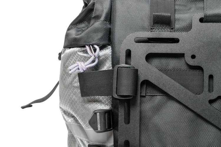 Универсальный адаптер для сумок ZubrCase быстросъемный под багажные рамки