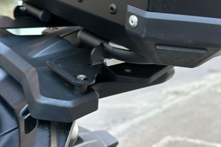 Площадка-адаптер на BMW S1000XR переходная под ZubrLock