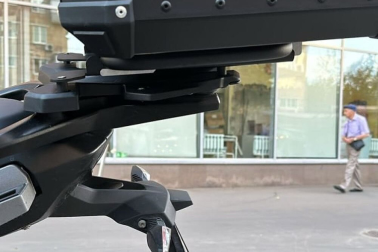 Площадка-адаптер на BMW S1000XR переходная под ZubrLock
