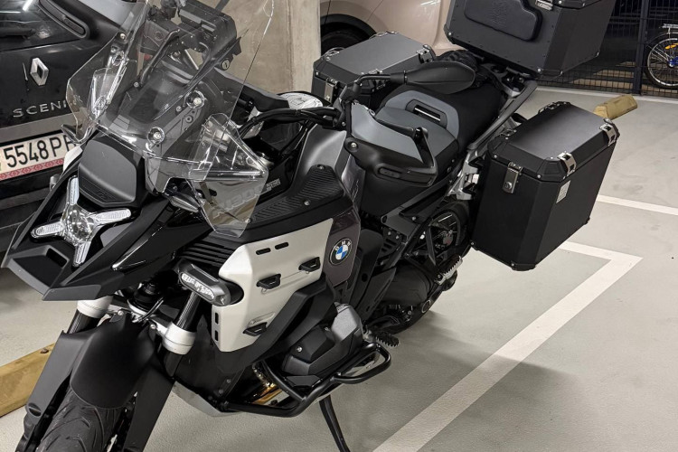 Переходный адаптер BMW R1300GSA На фигурные боковые рамки